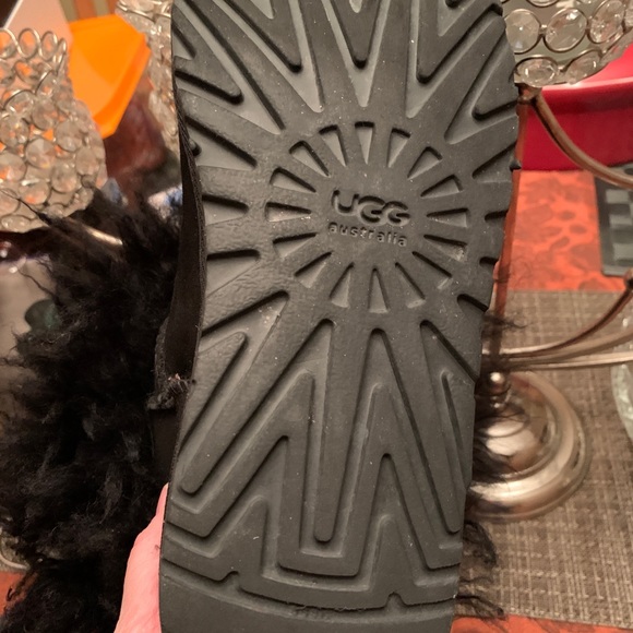 UGG UGGS BLACK SHEEPSKIN BOOTS. 2 PAIRS SIZE 9 - Picture 4 of 7
